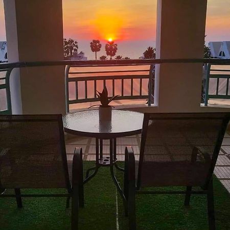 Jomtien Beachfront Stylish Studio , Stunning Seaview , Big Pool Praia de Jomtien Exterior foto